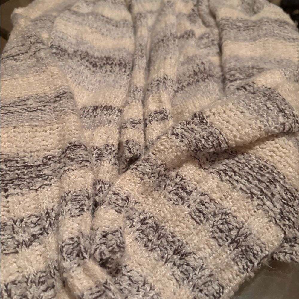 SO Knit Cardigan in Gray and Cream